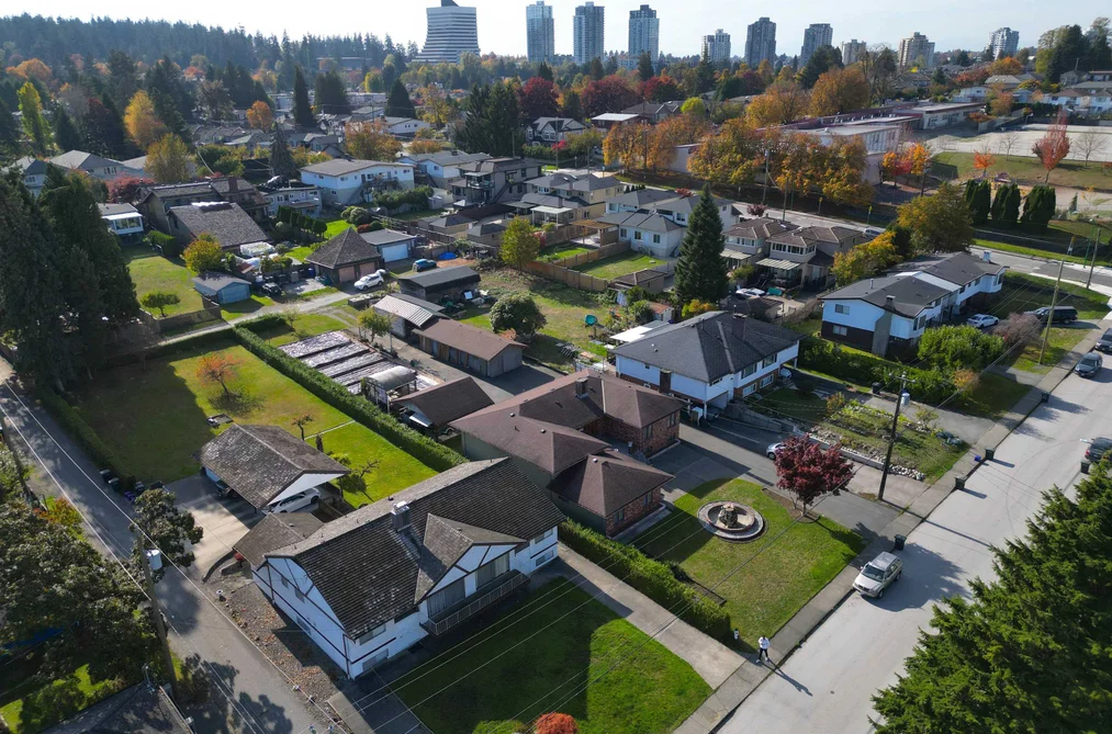 4052 Price Street, Burnaby, BC - House for Sale - Photo 4 of 27