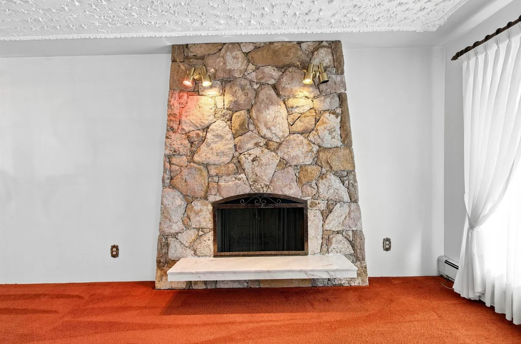 4052 Price Street, Burnaby, BC - House for Sale - Photo 7 of 27