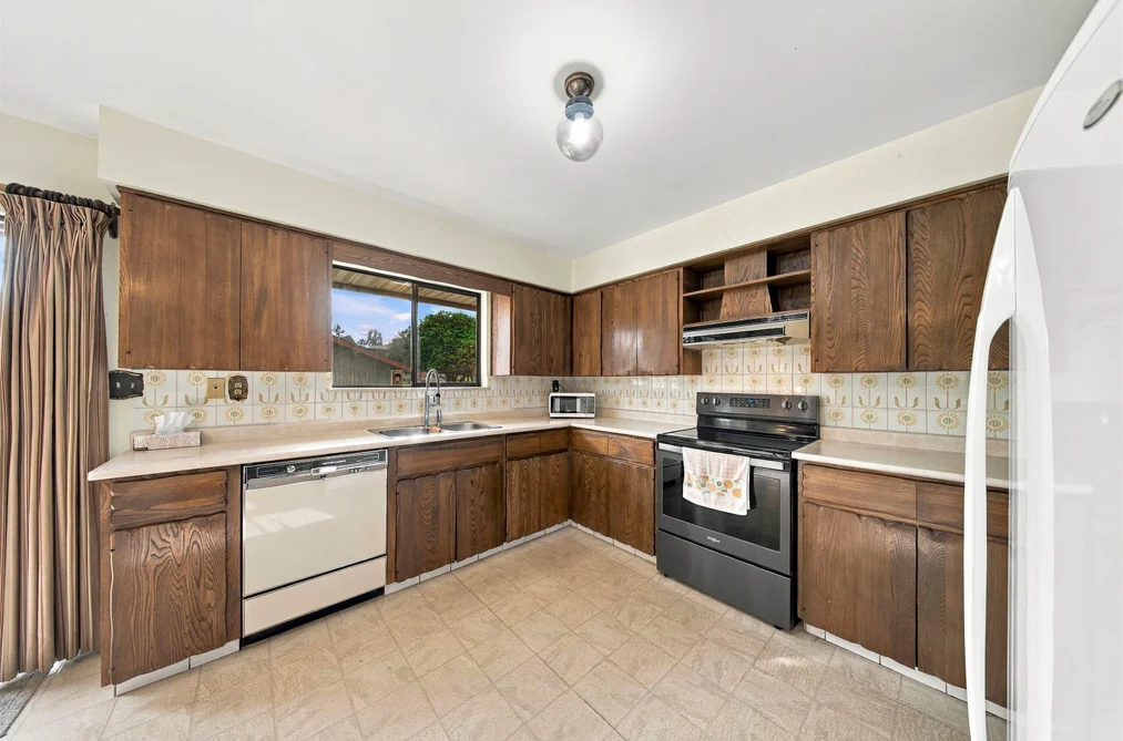 4052 Price Street, Burnaby, BC - House for Sale - Photo 9 of 27