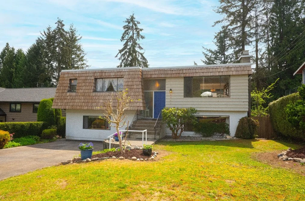 House for sale at 4057 Violet Street North Vancouver British Columbia - MLS: R3119441