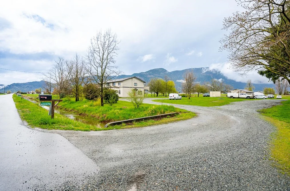40575 NO. 4 ROAD, Abbotsford BC V3G 2S2, Abbotsford BC — Residential for Sale - Photo 3