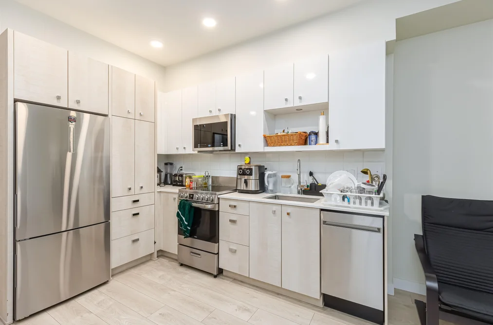 406 10838 WHALLEY BOULEVARD, Surrey BC V3R 0G8, Surrey BC — Residential for Sale - Photo 5