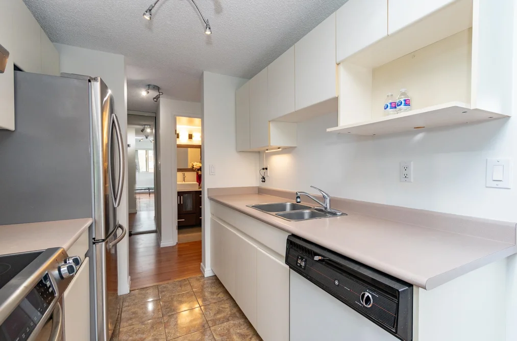 406 110 W 4TH STREET, North Vancouver, BC — Residential for Sale — Photo 3 of 6