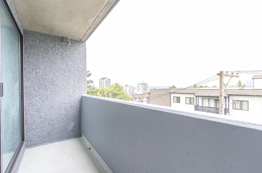 406 110 W 4TH STREET, North Vancouver, BC — Residential for Sale — Photo 4 of 6