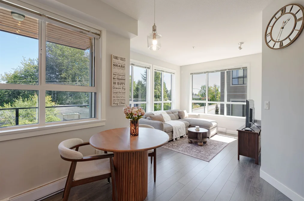 Condo for sale at 406 15388 105 Avenue Surrey British Columbia - MLS: R3152121
