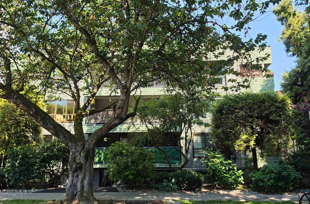Condo for sale at 406 1717 Haro Street Vancouver British Columbia - MLS: R3155162