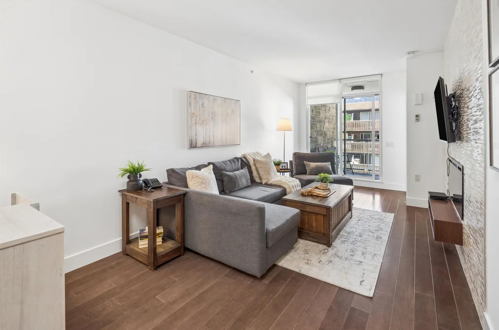 406 210 W 13 STREET, North Vancouver BC V7M 1N7, North Vancouver BC — Residential for Sale - Photo 2