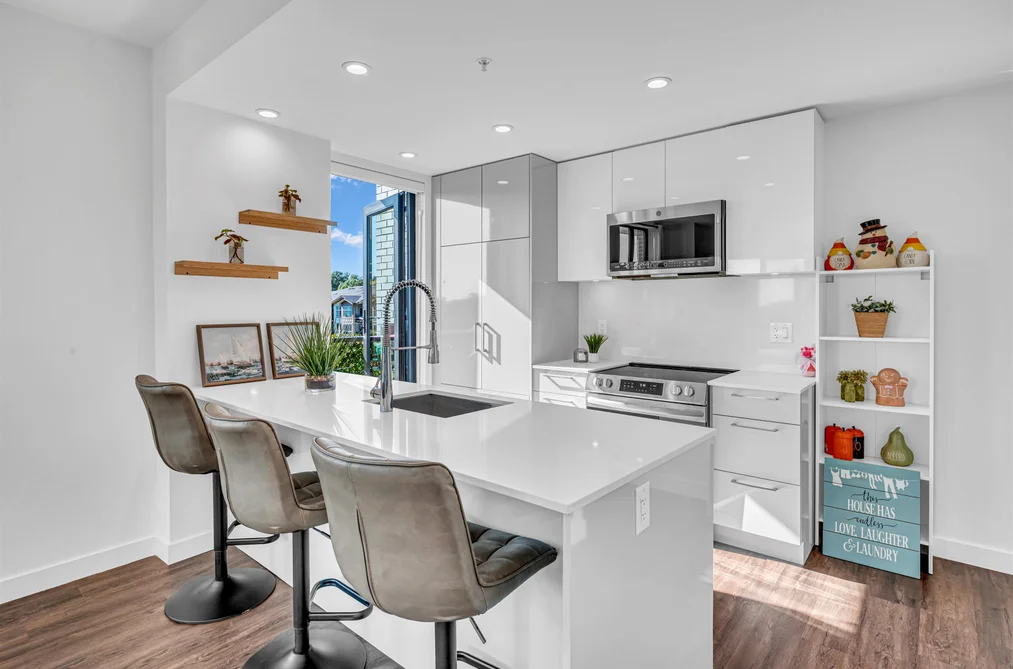 Condo for sale at 406 2446 Shaughnessy Street Port Coquitlam British Columbia - MLS: R3154753
