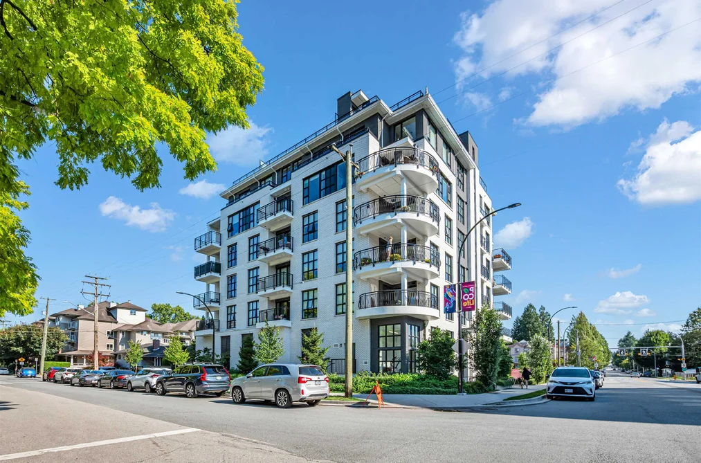 Condo for sale at 406 2446 Shaughnessy Street Port Coquitlam British Columbia - MLS: R3154753
