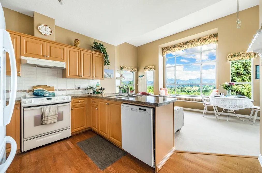 Condo for sale at 406 5280 Oakmount Crescent Burnaby British Columbia - MLS: R3141245