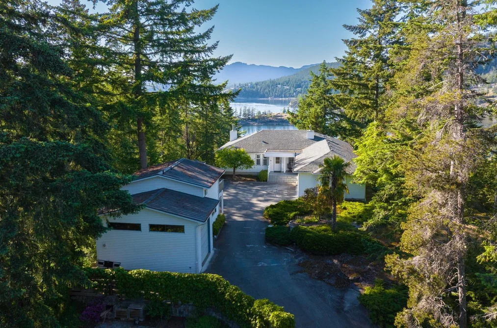 House for sale at 4063-4065 Francis Peninsula Road Madeira Park British Columbia - MLS: R3128383