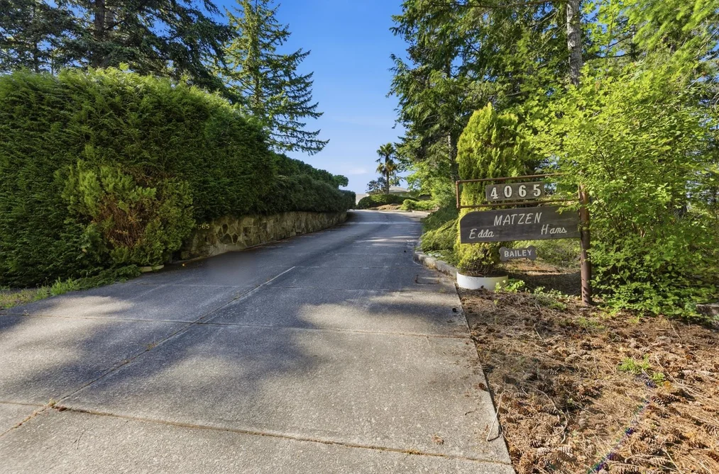 4063-4065 FRANCIS PENINSULA ROAD, Madeira Park BC V0N 2H1, Madeira Park BC — Residential for Sale - Photo 2