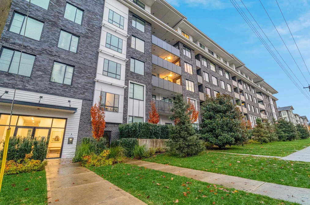 Condo for sale at 407 13623 81a Avenue Surrey British Columbia - MLS: R3066540