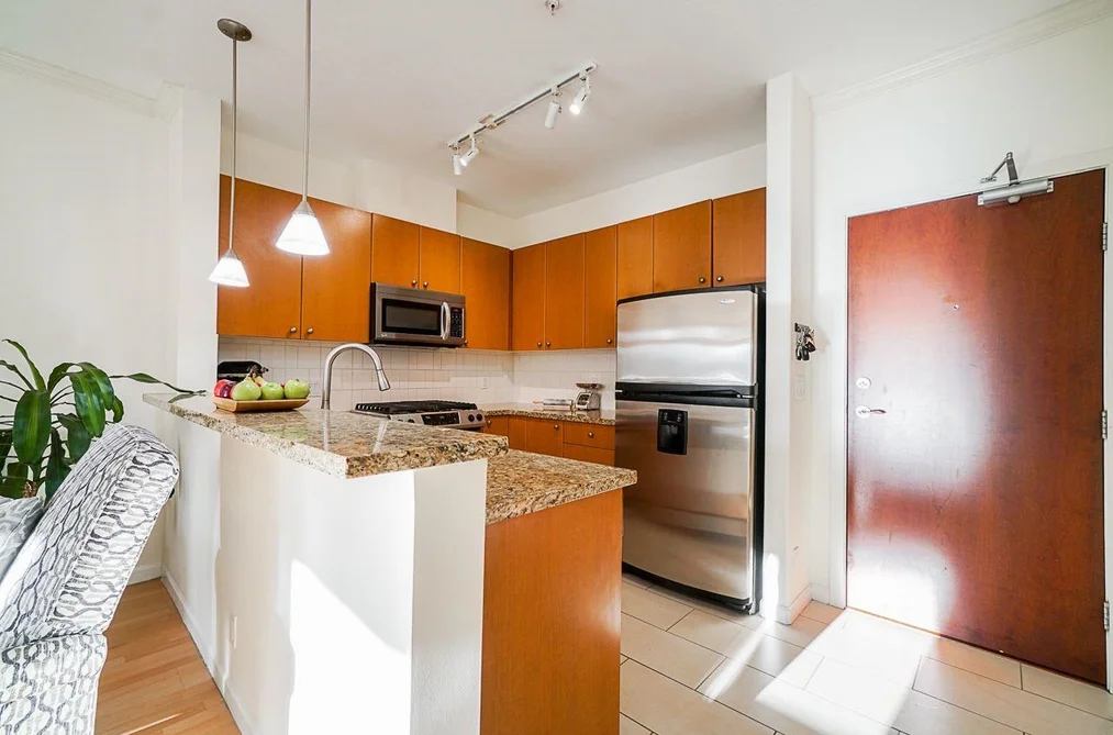 407 14 E ROYAL AVENUE, New Westminster BC V3L 5W5, New Westminster BC — Residential for Sale - Photo 2