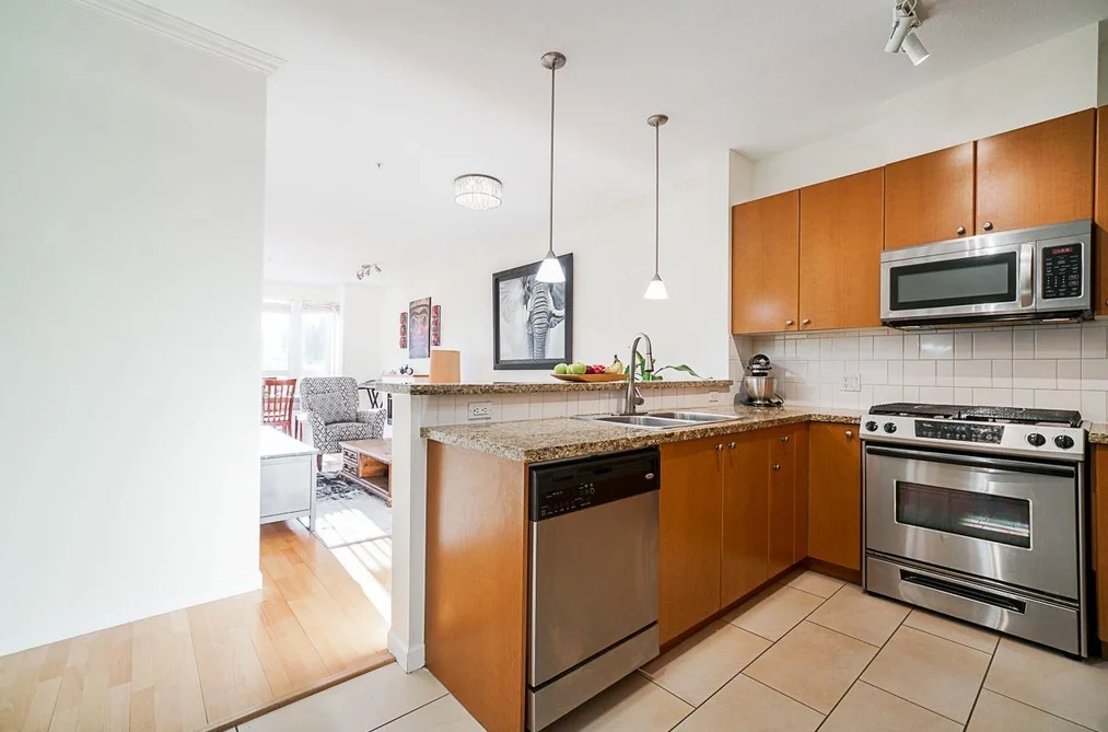 407 14 E ROYAL AVENUE, New Westminster BC V3L 5W5, New Westminster BC — Residential for Sale — Photo 5 of 28