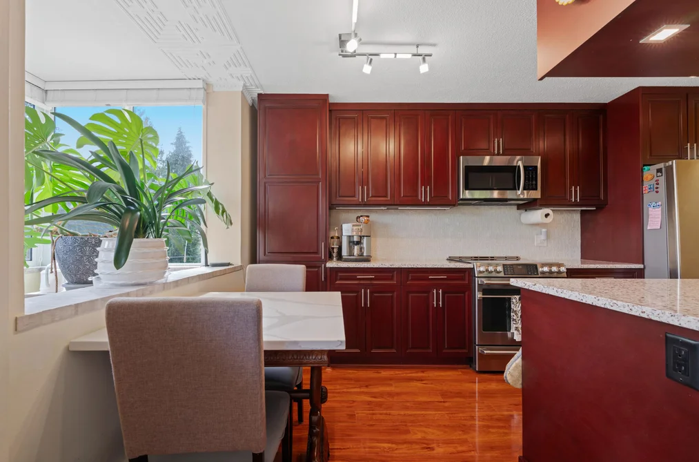 212 1425 ESQUIMALT AVENUE, West Vancouver BC V7T 1L1, West Vancouver BC — Residential for Sale - Photo 5