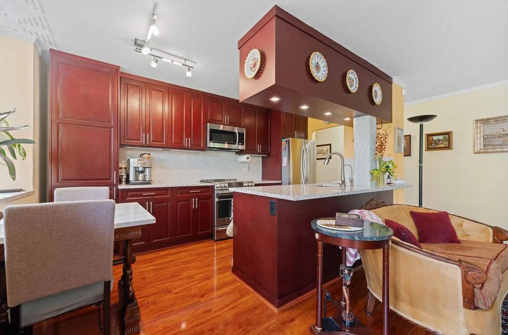 212 1425 ESQUIMALT AVENUE, West Vancouver BC V7T 1L1, West Vancouver BC — Residential for Sale - Photo 6
