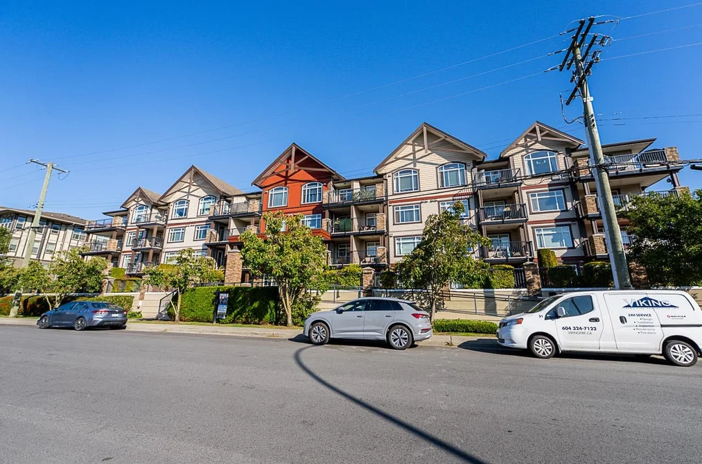 Condo for sale at 407 19939 55a Avenue Langley British Columbia - MLS: R3168771