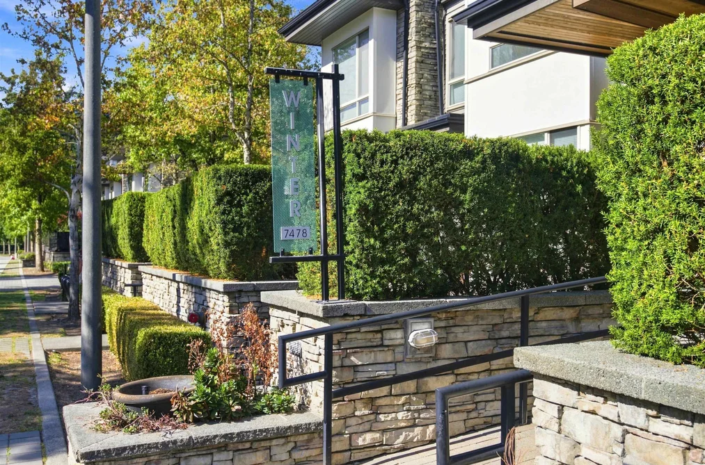 Condo for sale at 407 7478 Byrnepark Walk Burnaby British Columbia - MLS: R3163492