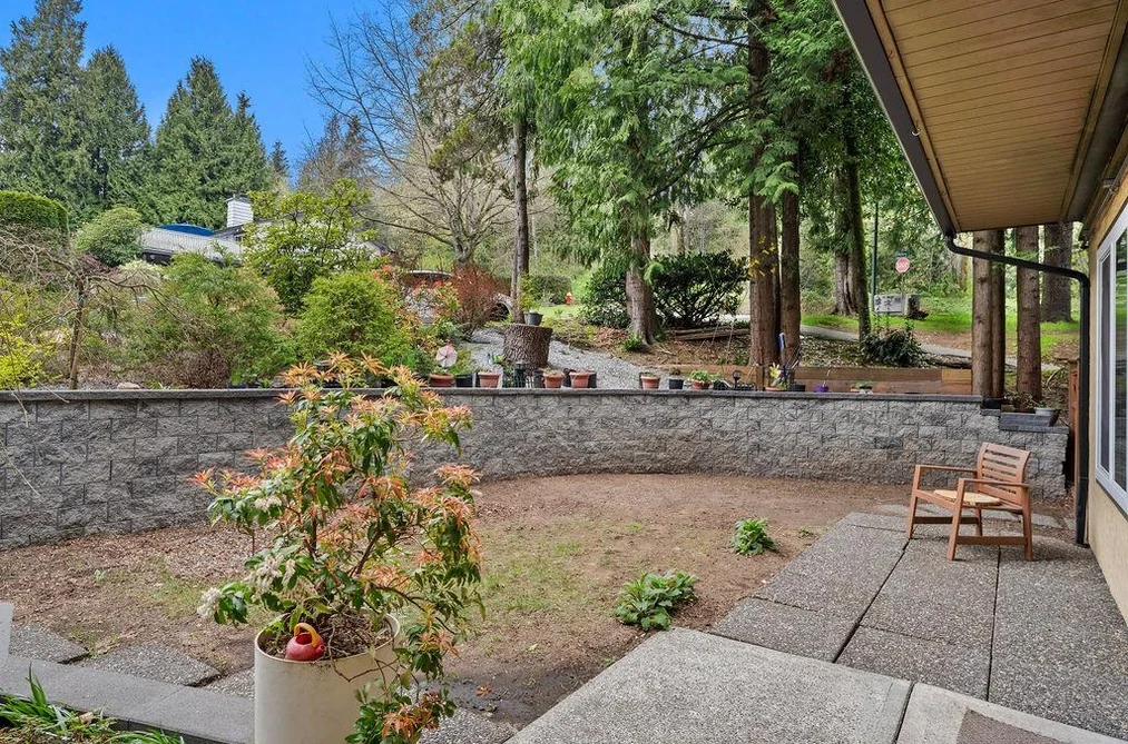 407 DARTMOOR DRIVE, Coquitlam BC V3K 5V3, Coquitlam BC — Residential for Sale - Photo 2