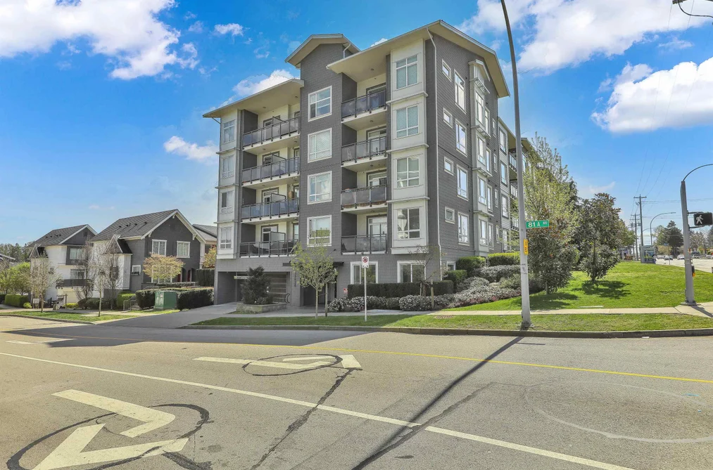 Condo for sale at 408 13628 81a Avenue Surrey British Columbia - MLS: R3115902