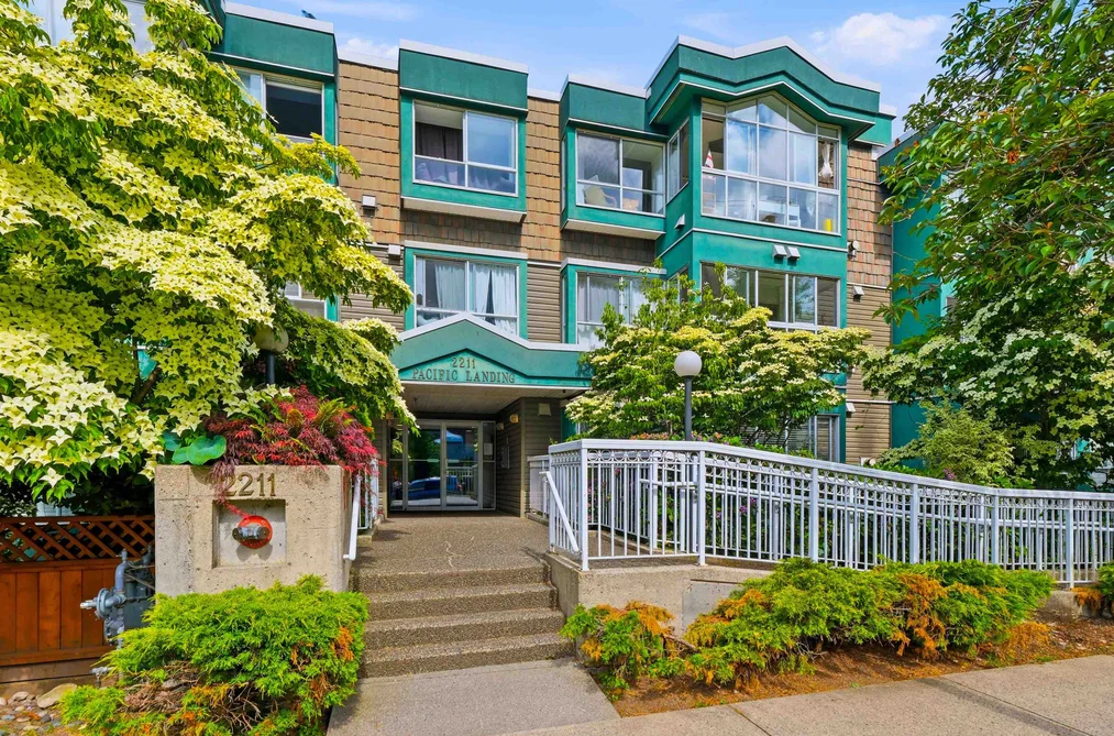 Condo for sale at 408 2211 Wall Street Vancouver British Columbia - MLS: R3133235