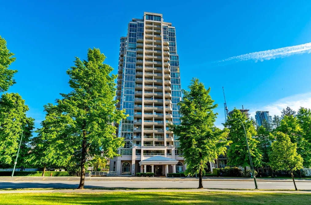Condo for sale at 408 3070 Guildford Way Coquitlam British Columbia - MLS: R3123216