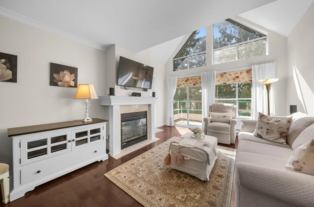 Condo for sale at 408 33280 E Bourquin Crescent Abbotsford British Columbia - MLS: R3119694