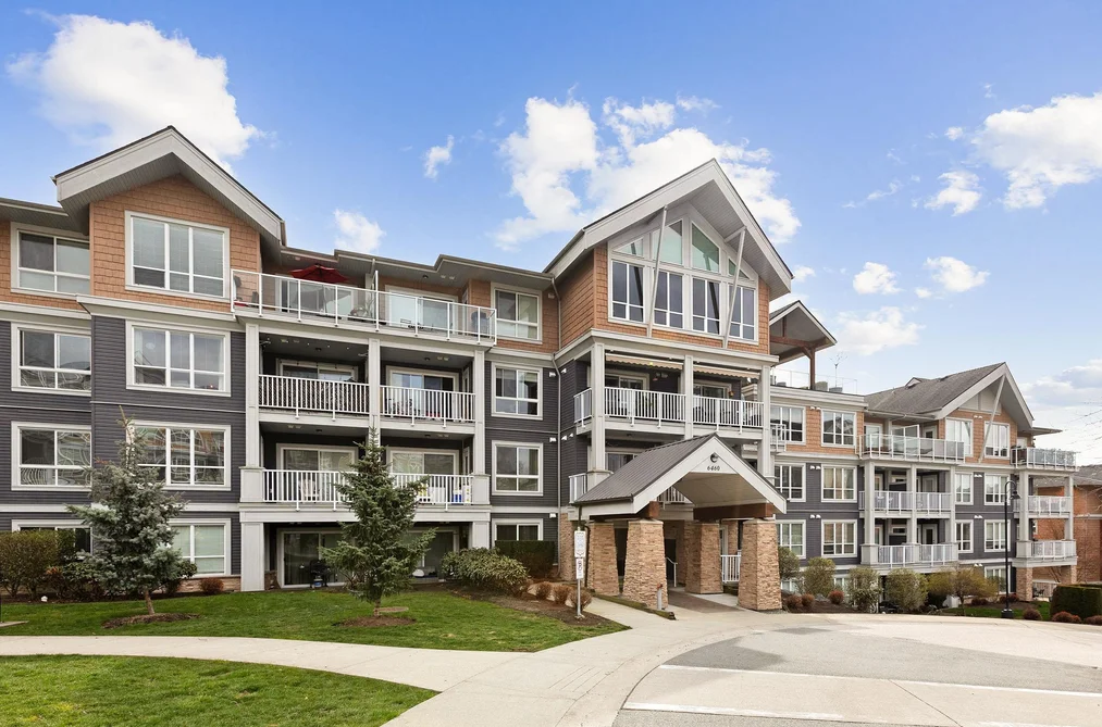 Condo for sale at 408 6460 194 Street Surrey British Columbia - MLS: R3119548