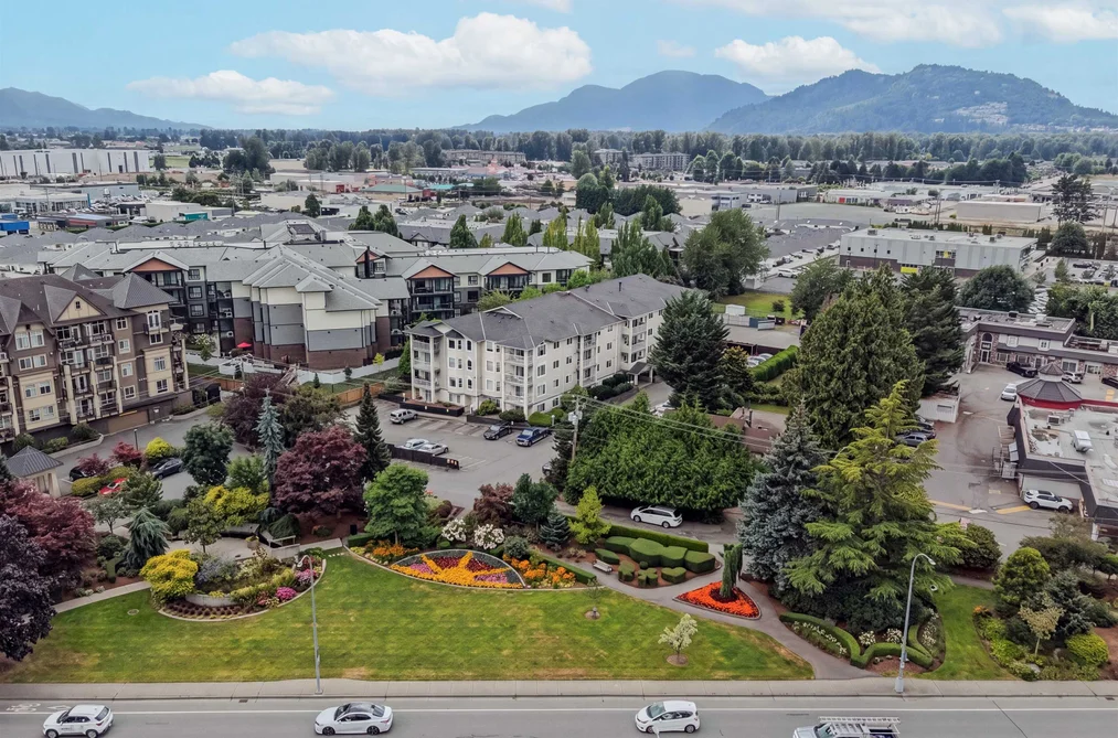 Condo for sale at 408 8537 Young Road Chilliwack British Columbia - MLS: R3150735