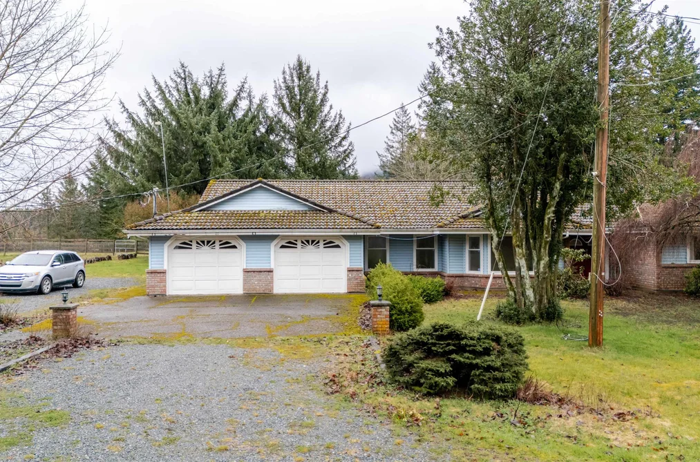 40895 HENDERSON ROAD, Columbia Valley BC V2R 4X5, Columbia Valley BC — Residential for Sale - Photo 2
