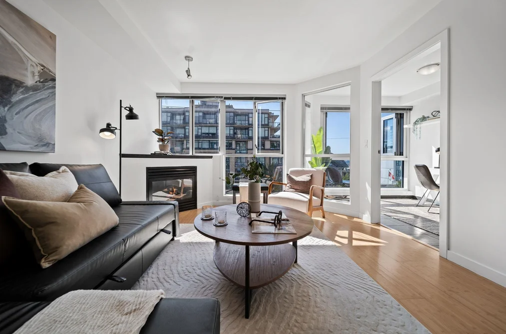 Condo for sale at 409 122 E 3rd Street North Vancouver British Columbia - MLS: R3164997