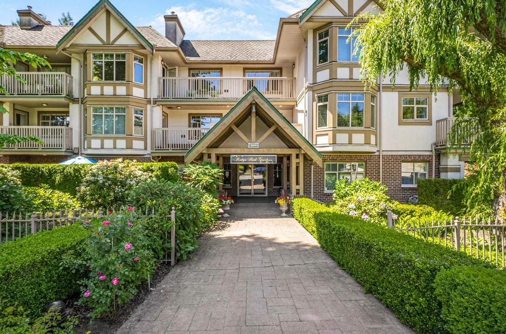 Condo for sale at 409 2059 Chesterfield Avenue North Vancouver British Columbia - MLS: R3129126