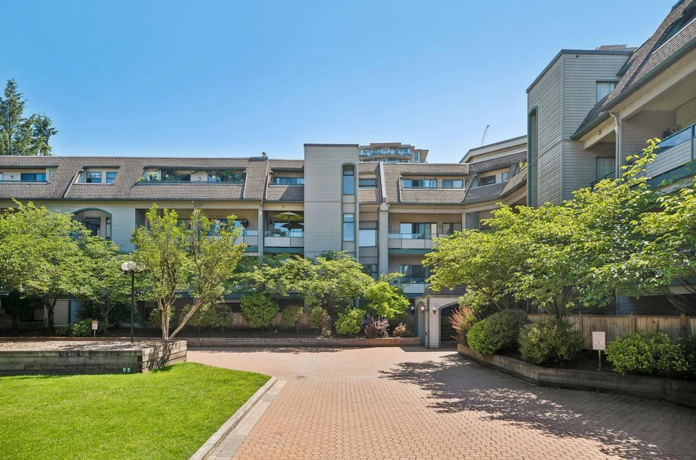 Condo for sale at 409 2925 Glen Drive Coquitlam British Columbia - MLS: R3131490