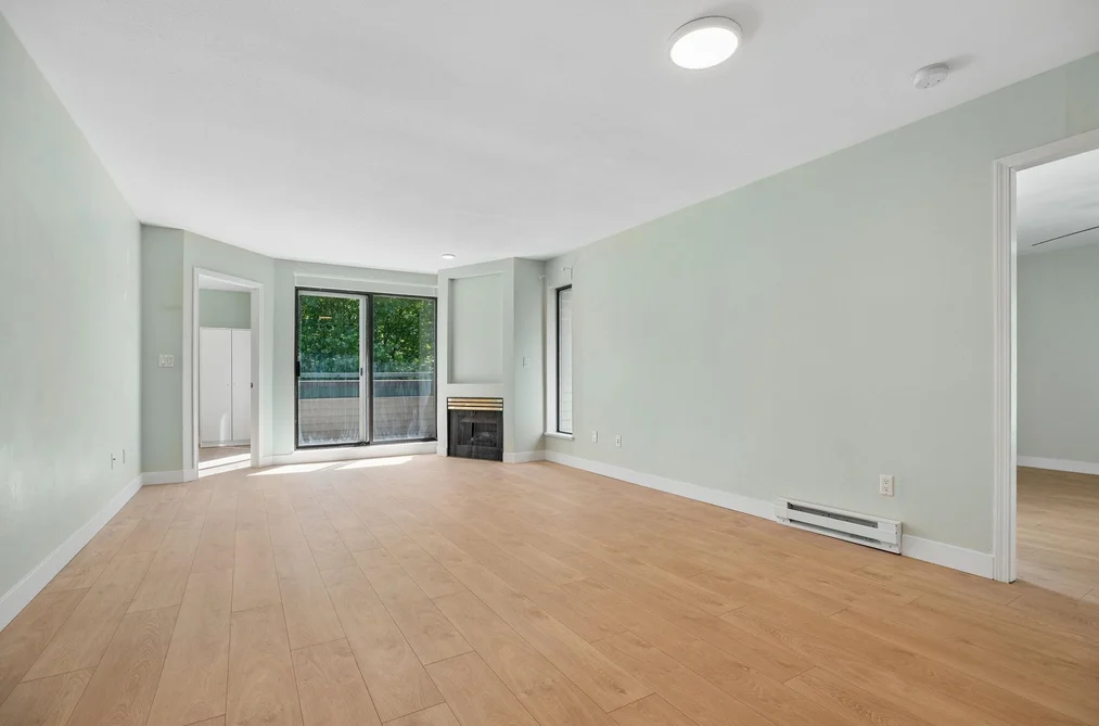 409 2925 GLEN DRIVE, Coquitlam BC V3B 7H9, Coquitlam BC — Residential for Sale - Photo 2