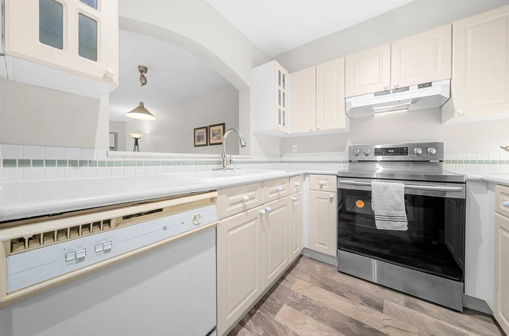 409 3738 NORFOLK STREET, Burnaby BC V5G 4V4, Burnaby BC — Residential for Sale - Photo 4