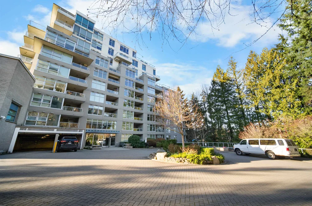 Condo for sale at 409 9232 University Crescent Burnaby British Columbia - MLS: R3096156