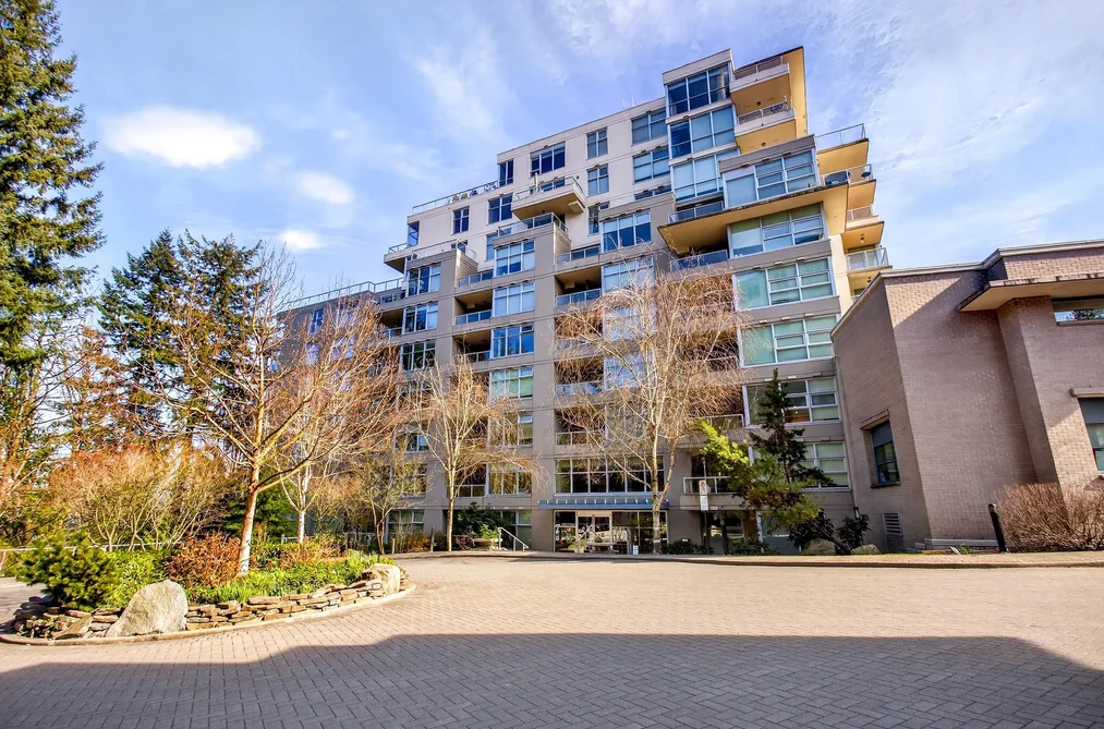 Condo for sale at 409 9262 University Crescent Burnaby British Columbia - MLS: R3105941