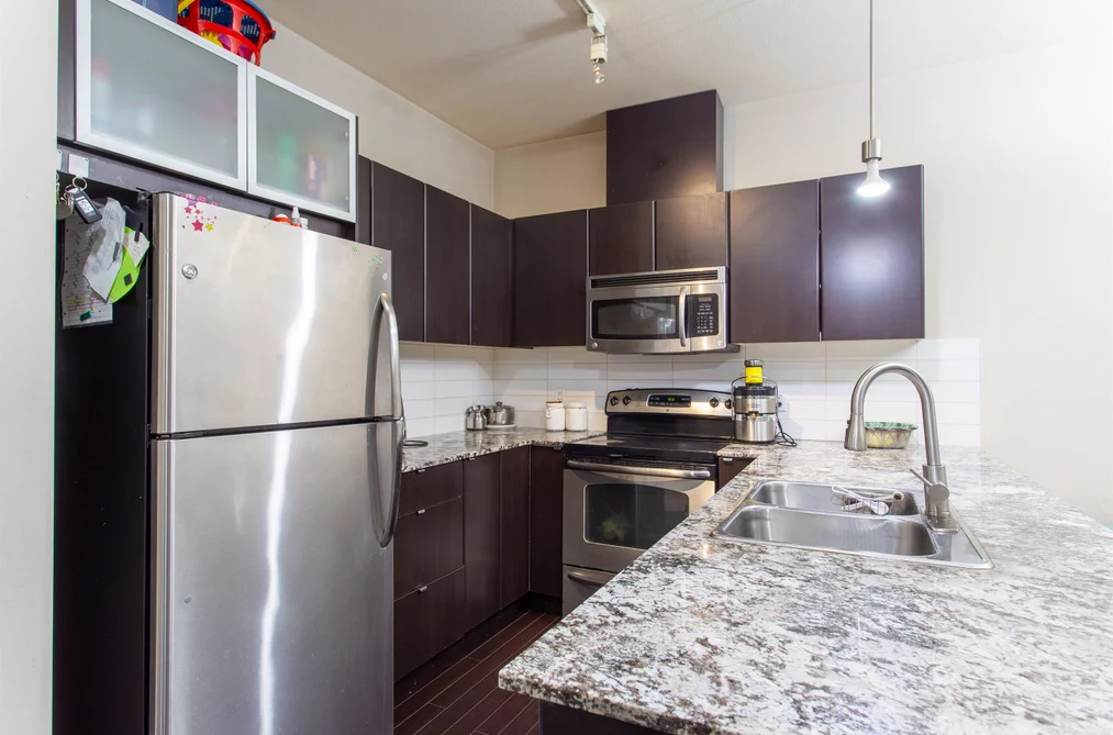 409 9655 KING GEORGE BOULEVARD, Surrey BC V3T 0C7, Surrey BC — Residential for Sale - Photo 2