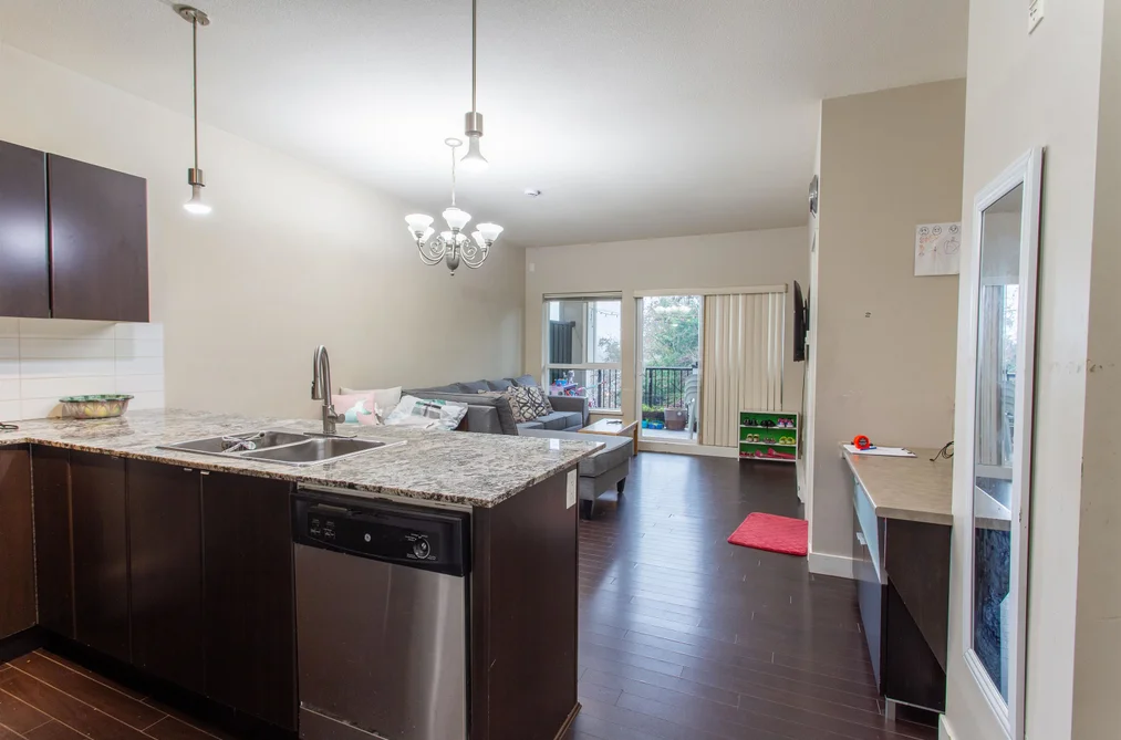409 9655 KING GEORGE BOULEVARD, Surrey BC V3T 0C7, Surrey BC — Residential for Sale - Photo 3