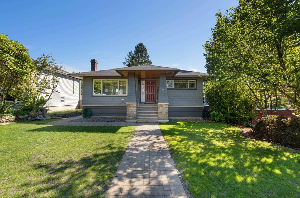 House for sale at 409 W 27th Street North Vancouver British Columbia - MLS: R3138851