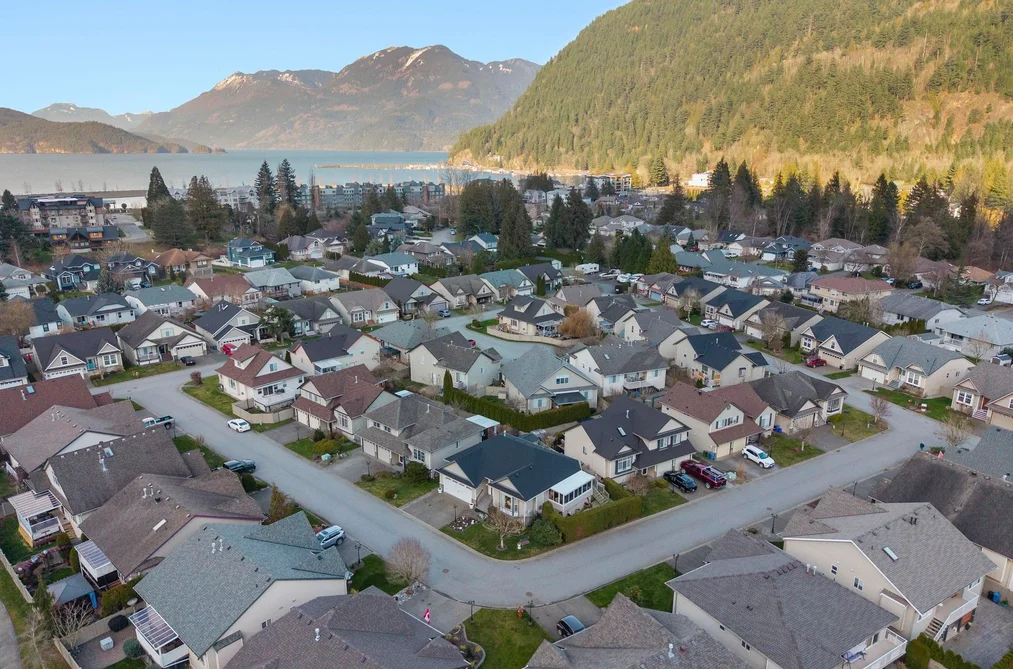 41 349 WALNUT AVENUE, Harrison Hot Springs BC V0M 1K0, Harrison Hot Springs BC — Residential for Sale - Photo 2