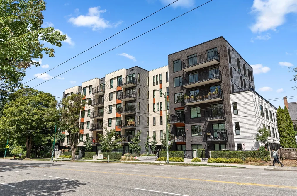 Condo for sale at 410 2235 E Broadway Vancouver British Columbia - MLS: R3152085