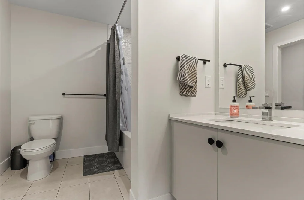 410-45511 Campus Drive, Chilliwack, BC - Condo for Sale - Photo 18 of 28 410-45511 Campus Drive, Chilliwack, BC - Condo for Sale - Photo 18 of 28