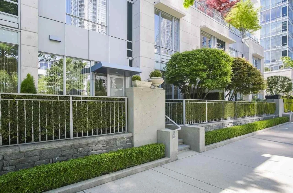 Townhouse for sale at 410 Beach Crescent Vancouver British Columbia - MLS: R3108714
