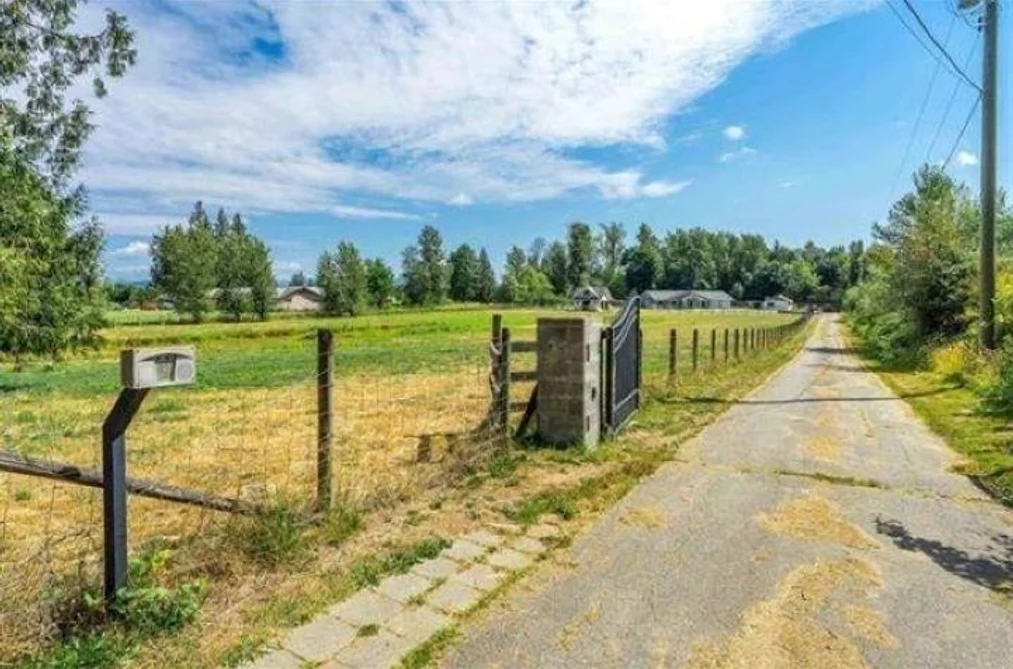 House for sale at 4102 Lefeuvre Road Abbotsford British Columbia - MLS: R3085296