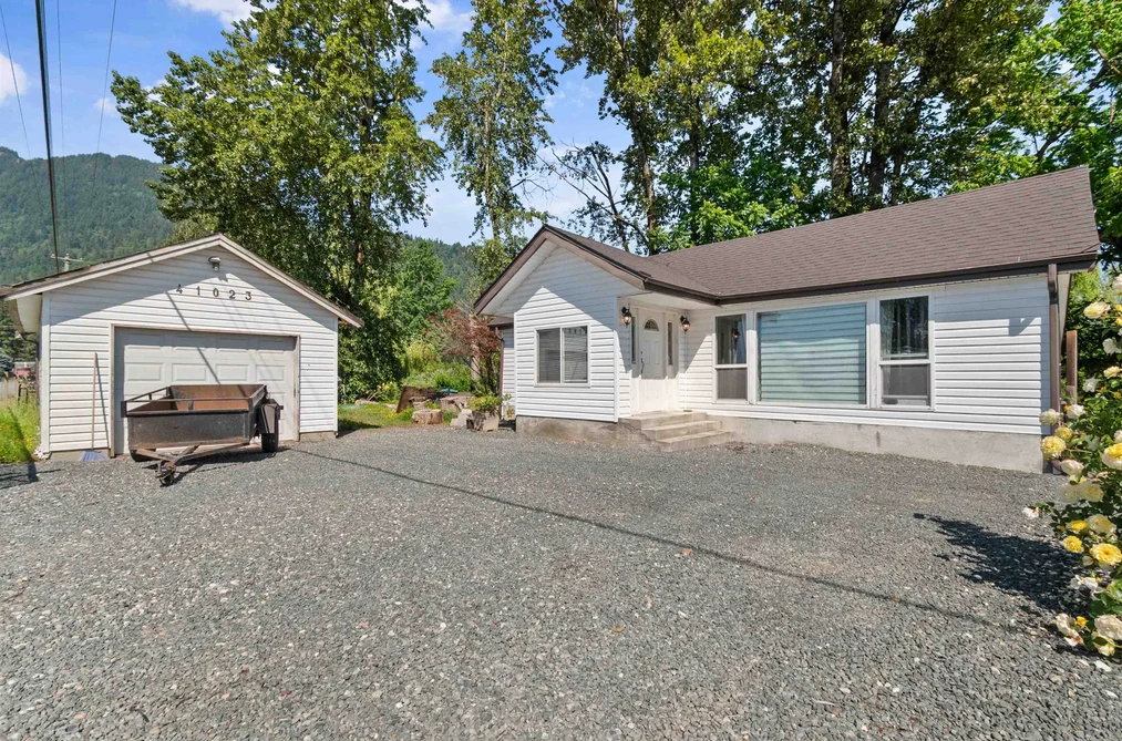 41023 YALE ROAD, Chilliwack BC V2R 4J2, Sardis BC — Residential for Sale - Photo 2