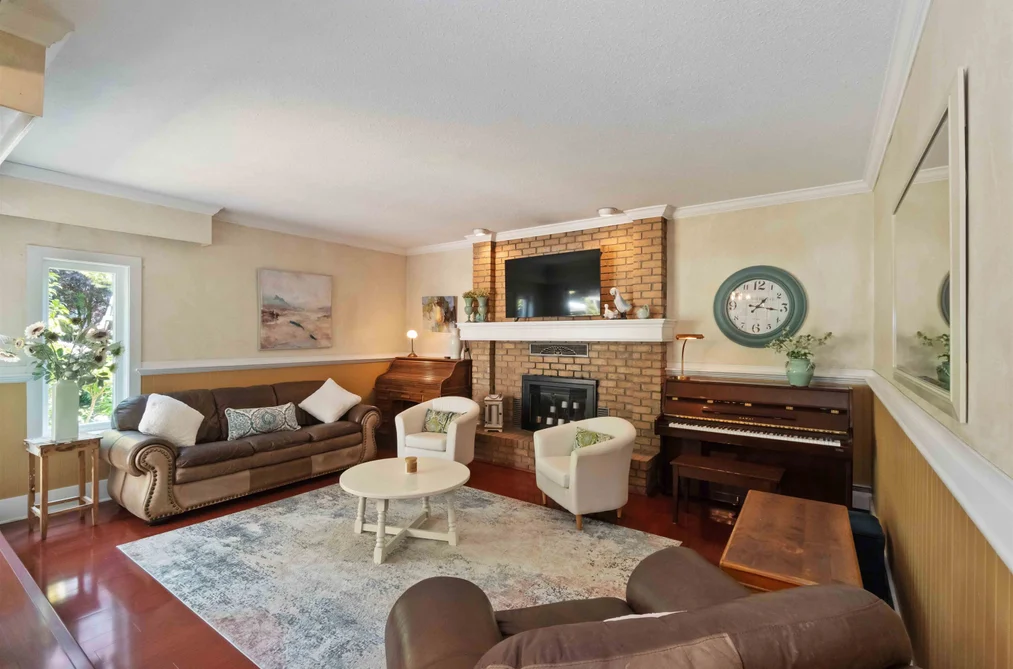 4106 Staulo Crescent, Vancouver, BC - House for Sale - Photo 12 of 40 4106 Staulo Crescent, Vancouver, BC - House for Sale - Photo 12 of 40