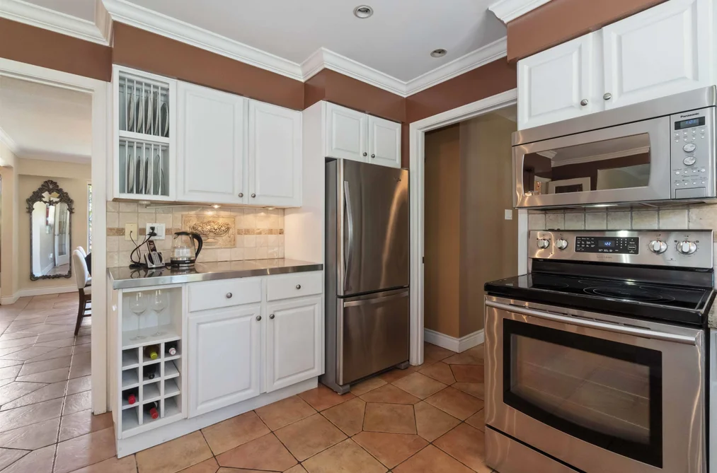 4106 Staulo Crescent, Vancouver, BC - House for Sale - Photo 19 of 40 4106 Staulo Crescent, Vancouver, BC - House for Sale - Photo 19 of 40