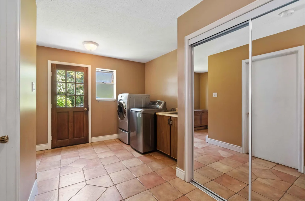 4106 Staulo Crescent, Vancouver, BC - House for Sale - Photo 21 of 40 4106 Staulo Crescent, Vancouver, BC - House for Sale - Photo 21 of 40